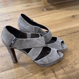 J Crew Elegant Taupe Grey Suede Peep-Toe Heels Size 9